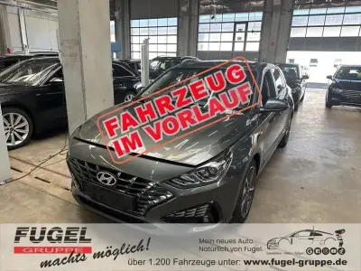 Gebraucht Hyundai i30 Trend 120 PS (88 kW) 2023 Amazon grey / met Limousine
