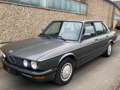 Gebraucht BMW 520 129 PS (94 kW) 1987 Grau Limousine