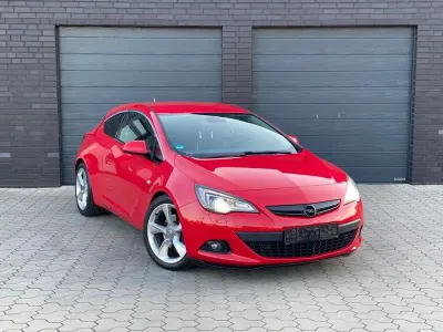 Brugt Opel Astra GTC 140 HK (102 kW) 2012 Rød Sedan