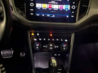 Begagnad VW T-Roc Active 150 HK (110 kW) 2021 Blå SUV