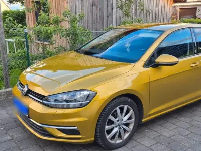 Gebraucht VW Golf VII Sound 110 PS (80 kW) 2017 Gold Limousine