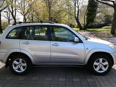 Usata Toyota RAV4 150 CV (110 kW) 2004 Argento SUV