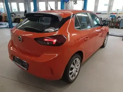 Gebraucht Opel Corsa-e Edition 100 kW (136 PS) 2022 Power orange/dynamik orange Kleinwagen