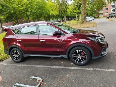 Gebraucht DFSK Glory 580 145 PS (106 kW) 2022 Rot SUV