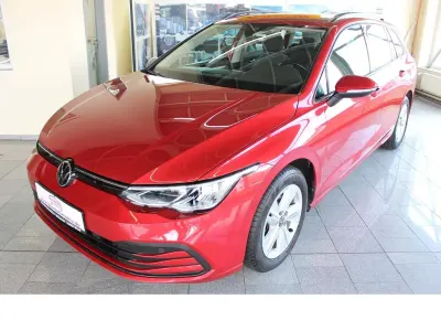 Używany VW Golf VIII Comfortline 110 KM (80 kW) 2021 Czerwony Kombi