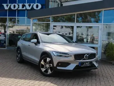 Gebraucht Volvo V60 CC Basis 250 PS (183 kW) 2024 Silber Kombi