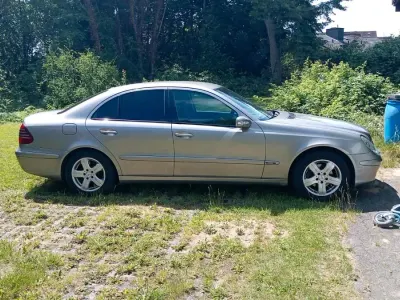 Gebraucht Mercedes E200 165 PS (121 kW) 2004 Grau Kleinwagen