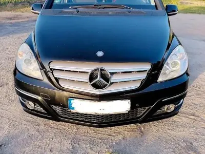 Gebraucht Mercedes B160 95 PS (69 kW) 2011 Schwarz Kleinwagen