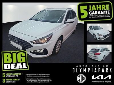 Gebraucht Hyundai i30 120 PS (88 kW) 2023 Atlas white / sol Kombi