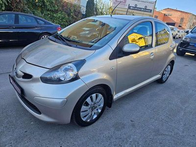 Gebraucht Toyota Aygo 68 PS (50 kW) 2008 Beige metallic Kleinwagen