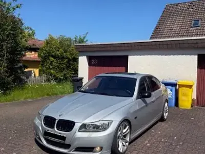 Gebraucht BMW 325 197 PS (144 kW) 2009 Silber Limousine