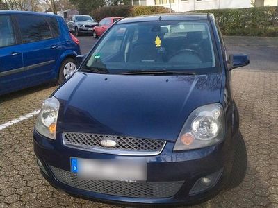 Blau Gebraucht 2004 Ford Fiesta Ghia Kleinwagen | 650 € (Fairer Preis)