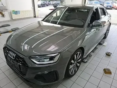 Gebraucht Audi A4 S-Line 204 PS (150 kW) 2023 Grau Limousine