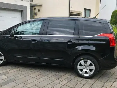 Gebraucht Peugeot 5008 150 PS (110 kW) 2014 Schwarz Van / Kleinbus