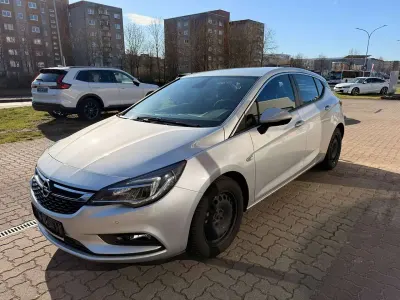 Gebraucht Opel Astra Edition 125 PS (91 kW) 2019 Argon silber/ice silver (m2) Kleinwagen