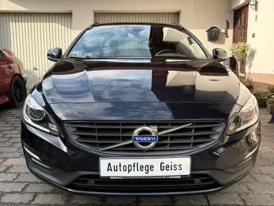 Gebraucht Volvo V60 Business Edition 190 PS (139 kW) 2015 Blau Kombi
