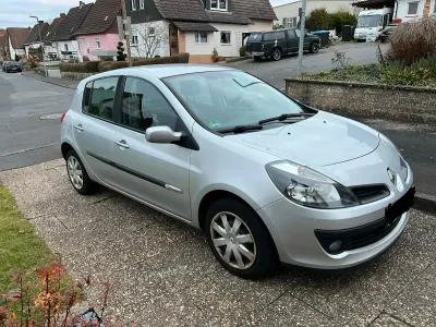 Używany Renault Clio II 75 KM (55 kW) 2009 Srebrny Hatchback