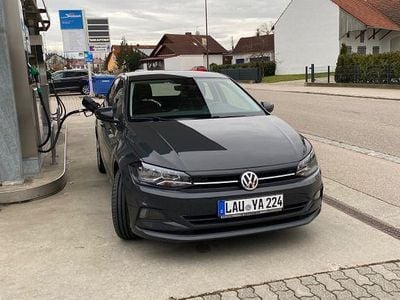 Grau Gebraucht 2018 VW Polo Comfortline Kleinwagen | 14.300 € (Etwas zu teuer)