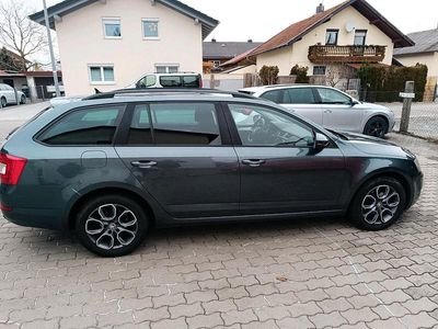 Gebraucht Skoda Octavia 105 PS (77 kW) 2015 Grau Kleinwagen