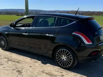 Gebraucht Lancia Delta 200 PS (147 kW) 2011 Schwarz Kleinwagen