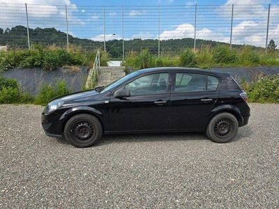 Schwarz Gebraucht 2009 Opel Astra Innovation Limousine | 2.000 € (Guter Preis)