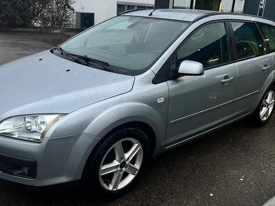 Gebraucht Ford Focus Ghia 116 PS (85 kW) 2005 Silber Kombi