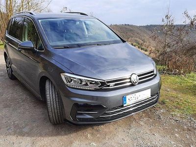 Grau Gebraucht 2019 VW Touran Highline Van / Kleinbus | 22.999 € (Guter Preis)