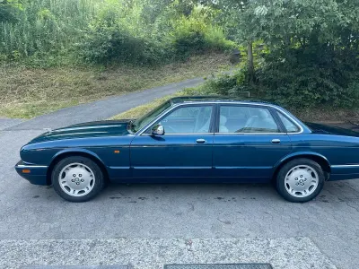 Gebraucht Jaguar X300 211 PS (155 kW) 1996 Blau Limousine