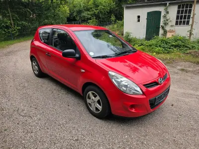 Gebraucht Hyundai i20 78 PS (57 kW) 2009 Rot Kleinwagen