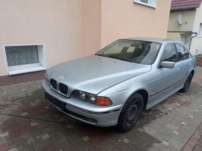 BMW 523