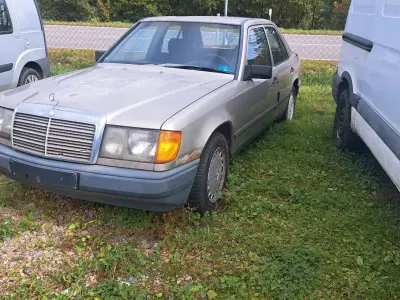Gebraucht Mercedes E260 160 PS (117 kW) 1987 Grau Limousine