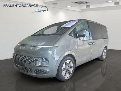 Olivine Gebraucht 2024 Hyundai Staria Prime Van / Kleinbus | 43.985 € (Fairer Preis)