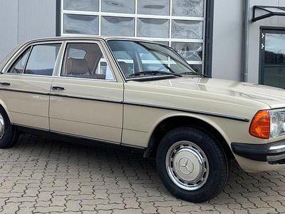 Usata Mercedes E230 136 CV (100 kW) 1982 Beige Berlina