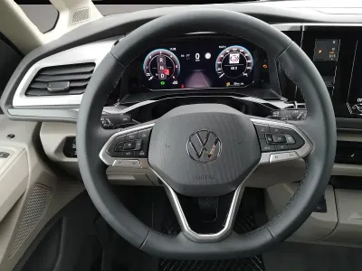 Neu VW California Beach 150 PS (110 kW) 2026 Schwarz Van