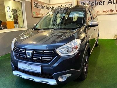 Grau Gebraucht 2017 Dacia Dokker Celebration Van / Kleinbus | 13.950 € (Guter Preis)