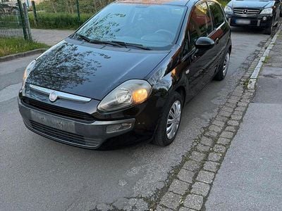 Second-hand Fiat Punto 69 CP (50 kW) 2011 Negru Hatchback