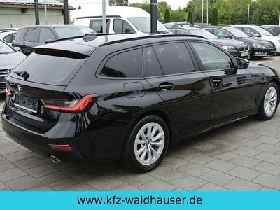 Schwarz Gebraucht 2022 BMW 318 Advantage Limousine | 24.800 € (Fairer Preis)