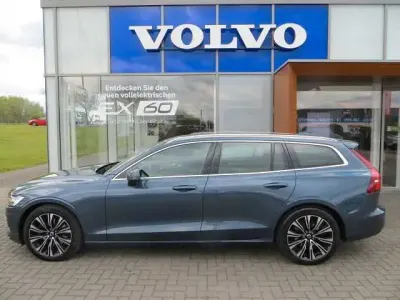 Gebraucht Volvo V60 145 PS (106 kW) 2023 Kombi