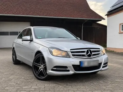 Gebraucht Mercedes C200 186 PS (136 kW) 2013 Silber Limousine