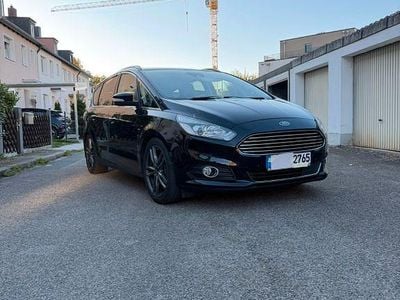 Second-hand Ford S-MAX Titanium 179 CP (131 kW) 2017 Negru Monovolum