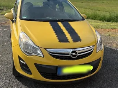 Gebraucht Opel Corsa Edition 69 PS (50 kW) 2012 Gelb Kleinwagen