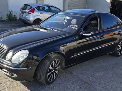 Gebraucht Mercedes E240 Avantgarde 177 PS (130 kW) 2004 Schwarz Limousine