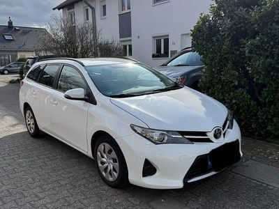 Gebraucht Toyota Auris 90 PS (66 kW) 2014 Weiß Limousine