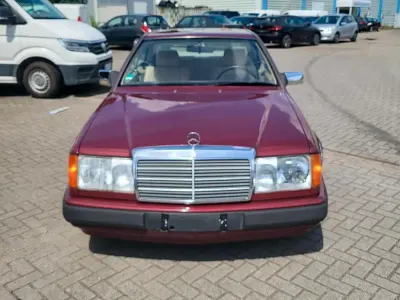 Gebraucht Mercedes 230 132 PS (97 kW) 1988 Rot Coupé