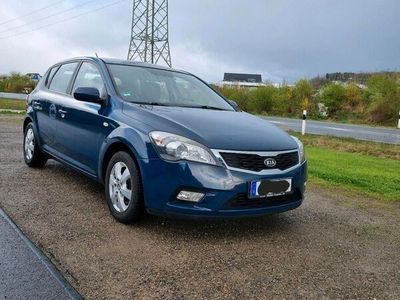 gebraucht Kia Ceed 1.4 Klima, PDC, 90 PS blau