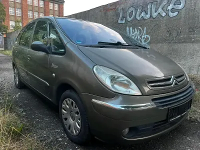 Gebraucht Citroën Xsara Picasso 109 PS (80 kW) 2009 Braun Van / Kleinbus