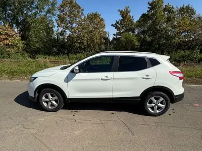 Gebraucht Nissan Qashqai Tekna 110 PS (80 kW) 2015 Weiß SUV