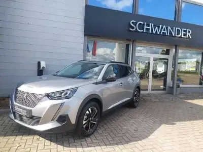 Second-hand Peugeot e-2008 Allure 100 kW (136 CP) 2023 Gri SUV