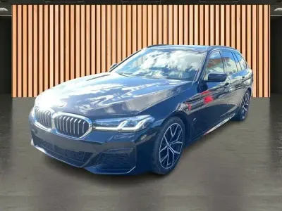 Gebraucht BMW 530 Performance 286 PS (210 kW) 2023 Schwarz black sapphire metallic (metallic) Kombi