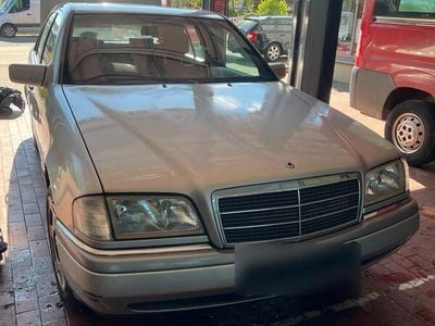 Mercedes C180